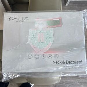 OMNILUX Contour Neck & Décolleté